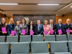 Ampliar foto: La Academia de Farmacia Reino de Arag�n cerr� el curso acad�mico 2025 con la recepci�n de Pilar Aranda Ram�rez