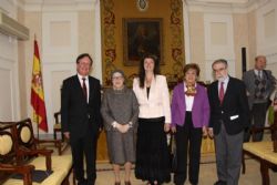 Ampliar foto: M del Carmen Francs, acadmica de nmero de la Academia de Farmacia Reino de Aragn, participa en un nuevo acto de la RANF