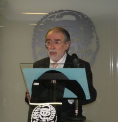 Ampliar foto: La  Academia de Farmacia Reino de Aragn da la bienvenida al ilustre farmacutico Benito del Castillo
