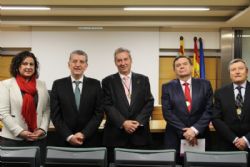 Ampliar foto: La Academia de Farmacia Reino de Aragn recibe al acadmico nmero 20
