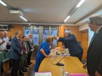 Imposicin de la medalla de acadmica correspondiente
