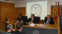 Presidi el acto el presidente y vicepresidente de la Academia, Manuel Lpez y Santiago  Andrs, acompaados de la secretaria de la Junta de Gobierno del Colegio de Farmacuticos, Raquel Garca.