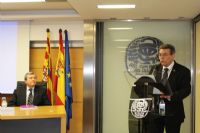 El secretario de la Academia, Ignacio Andrs, ley la presentacin del nuevo Acadmico.