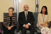 El nuevo acadmico correspondiente junto a las acadmicas numerarias M Carmen Francs y Trnsito Salvador.